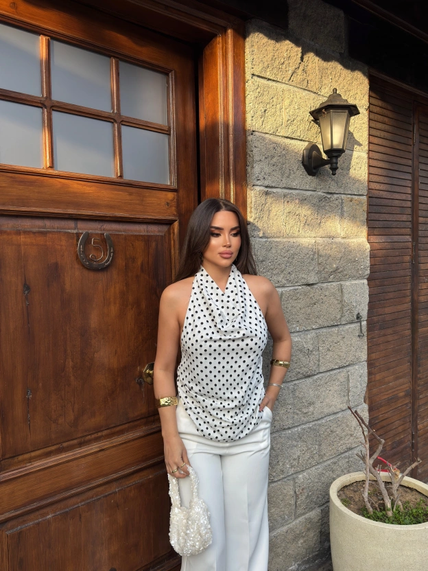 Beyaz Puantiyeli Boyundan Geçirmeli Bluz