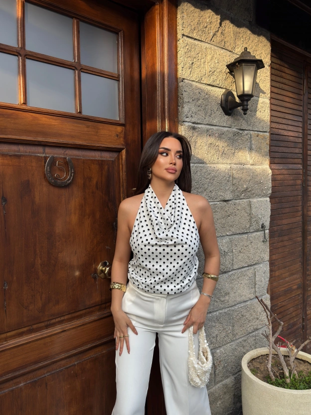 Beyaz Puantiyeli Boyundan Geçirmeli Bluz