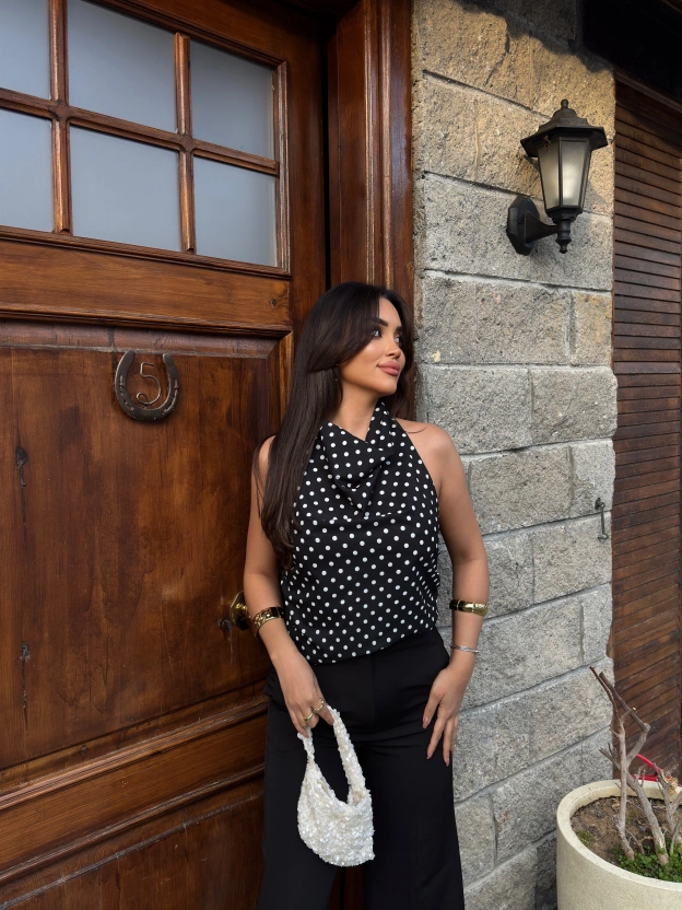 Siyah Puantiyeli Boyundan Geçirmeli Bluz