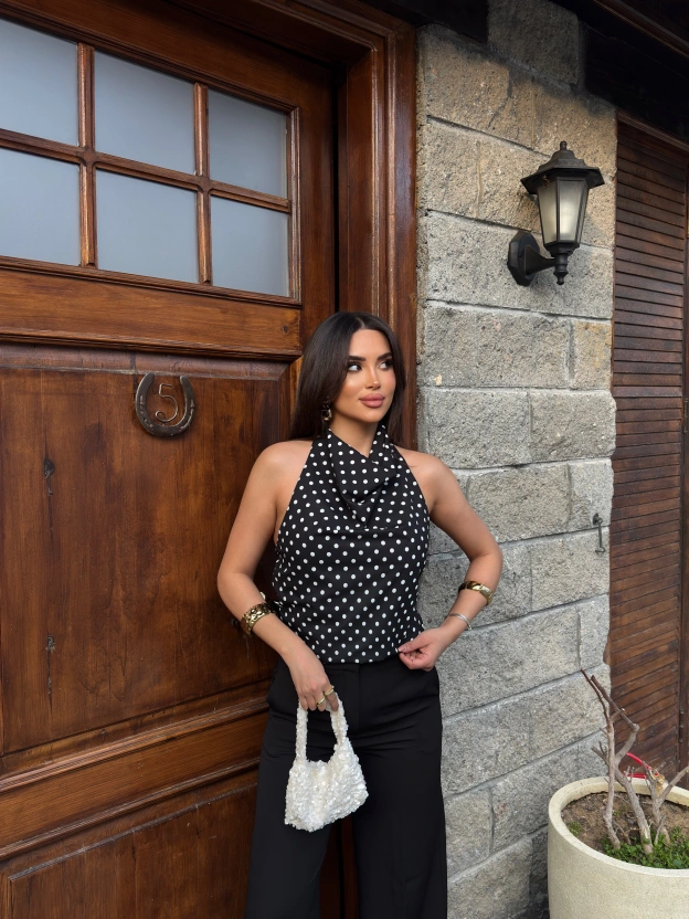 Siyah Puantiyeli Boyundan Geçirmeli Bluz