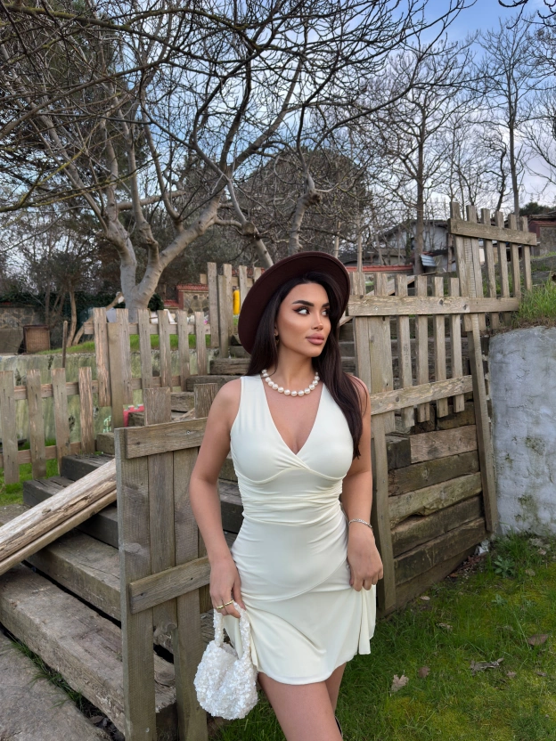 Açık Sarı Kruvaze Yaka Şortlu Elbise