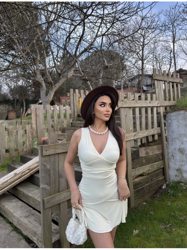 Açık Sarı Kruvaze Yaka Şortlu Elbise