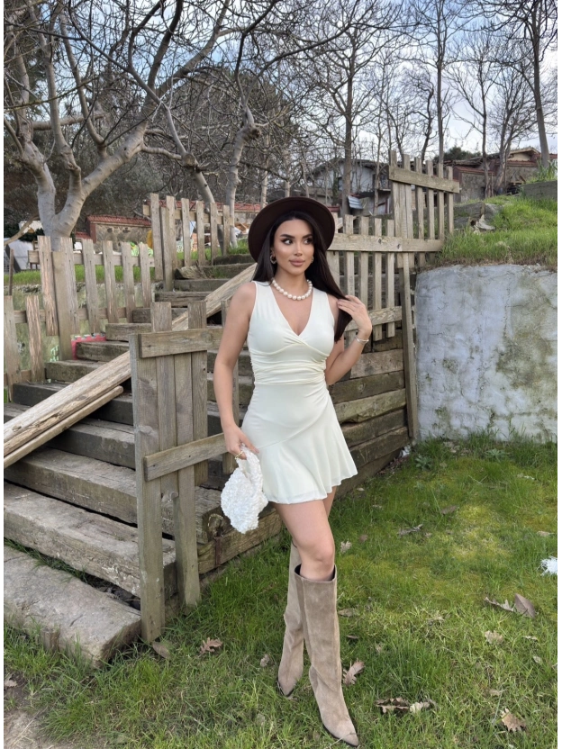 Açık Sarı Kruvaze Yaka Şortlu Elbise