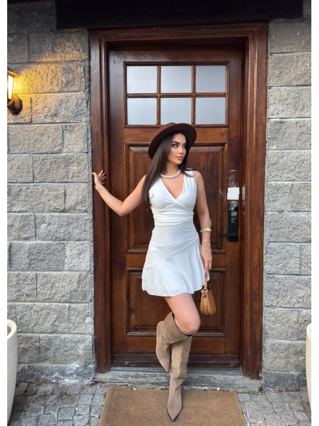 Beyaz Kruvaze Yaka Şortlu Elbise