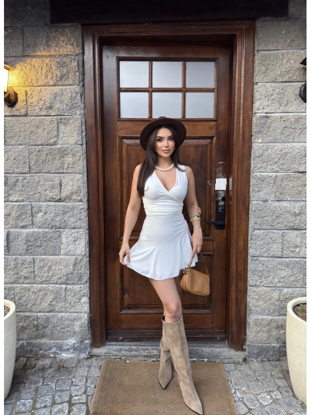 Beyaz Kruvaze Yaka Şortlu Elbise