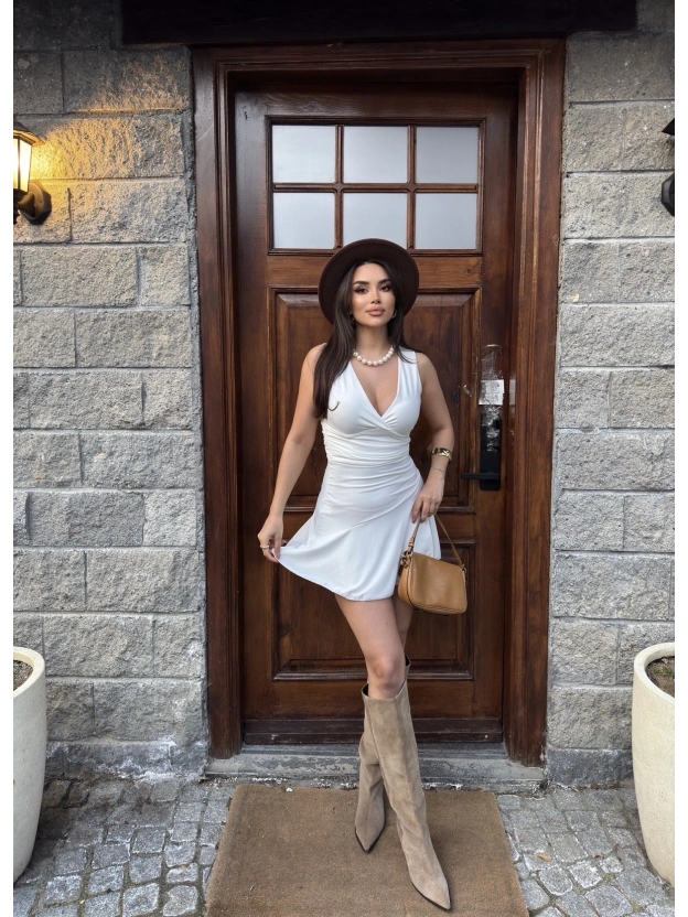 Beyaz Kruvaze Yaka Şortlu Elbise