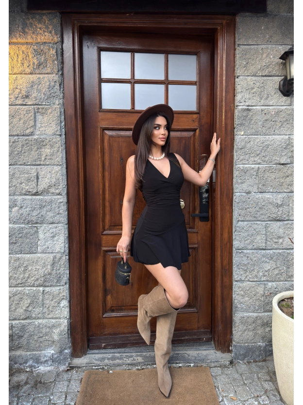 Siyah Kruvaze Yaka Şortlu Elbise