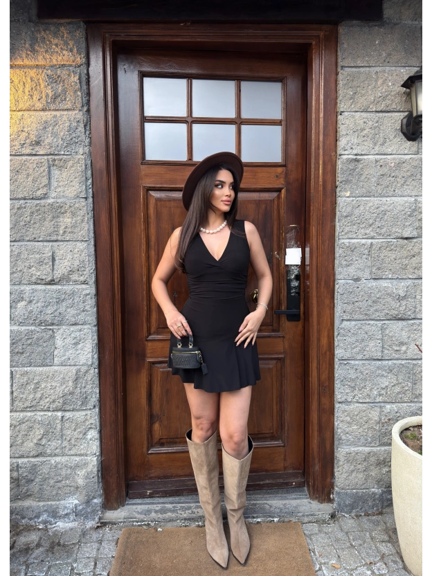 Siyah Kruvaze Yaka Şortlu Elbise