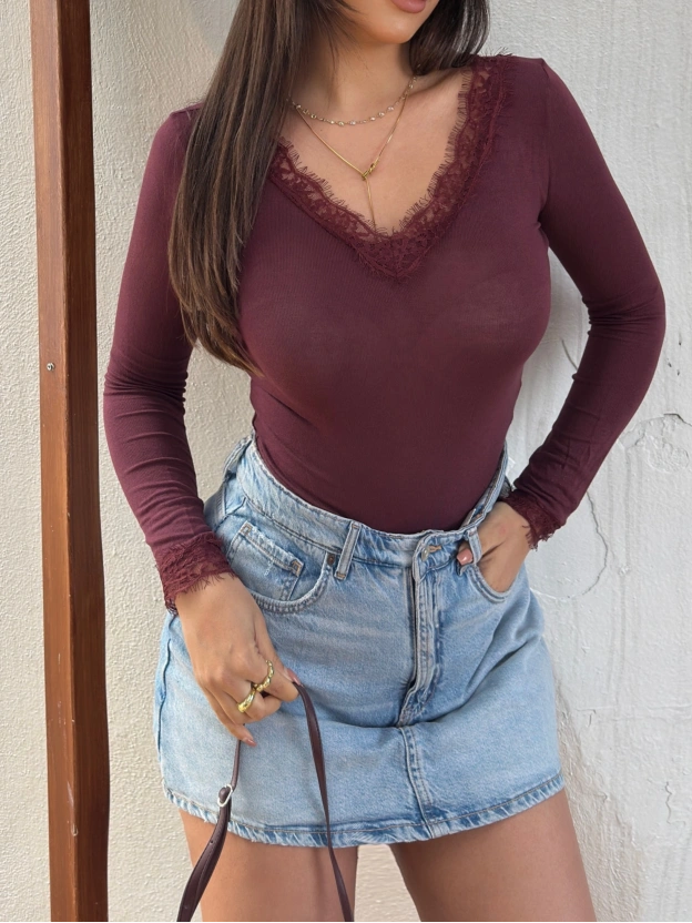 Mürdüm V Yaka Dantel Detay Bluz