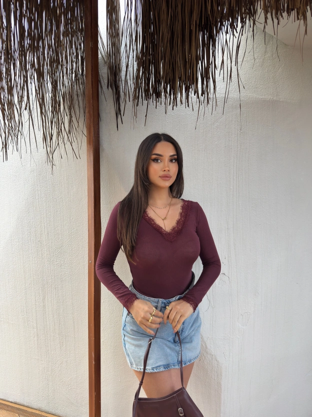 Mürdüm V Yaka Dantel Detay Bluz