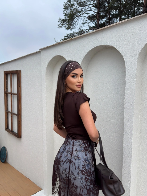 Kahverengi Kayık Yaka Transparan Bluz