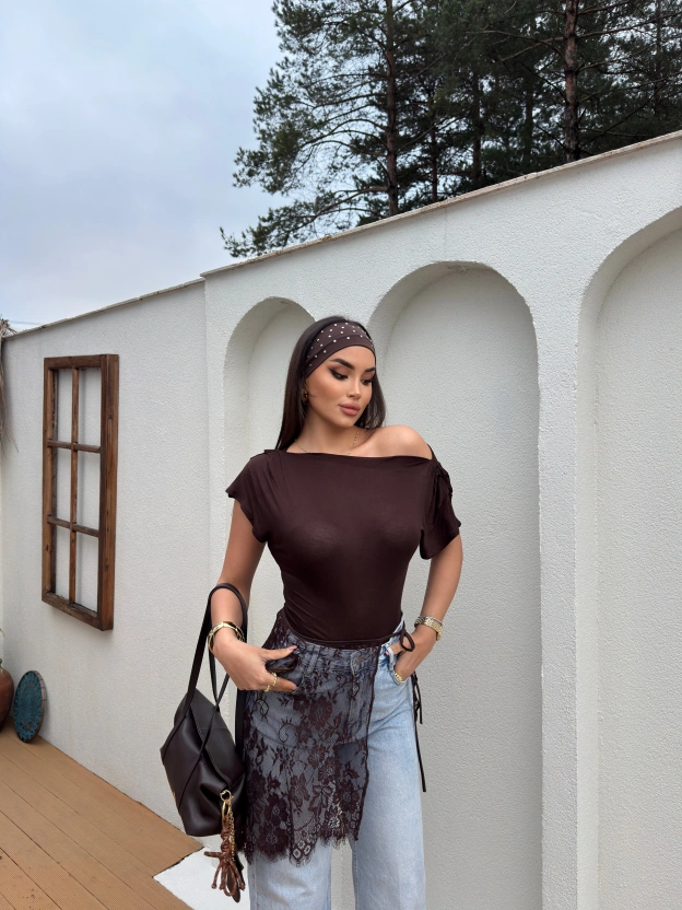 Kahverengi Kayık Yaka Transparan Bluz