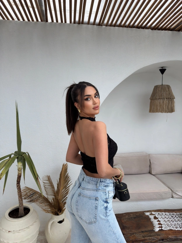 Siyah Boyundan Bağlamalı Astarlı Güpürlü Crop