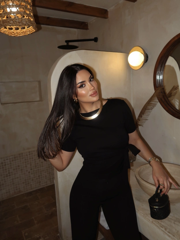 Siyah Tasarım Bağlama Detay Crop Tshırt