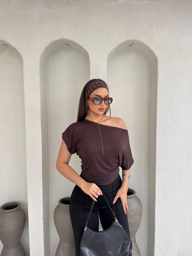 Kahverengi Kayık Yaka Modal Basic Tshırt