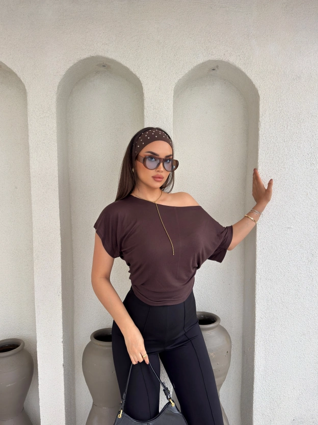 Kahverengi Kayık Yaka Modal Basic Tshırt