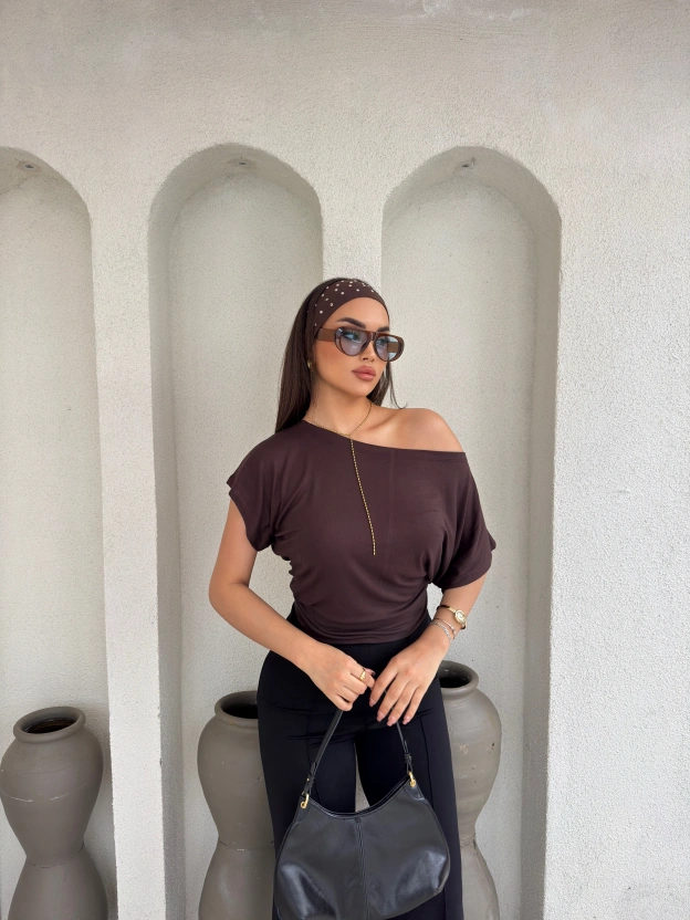 Kahverengi Kayık Yaka Modal Basic Tshırt