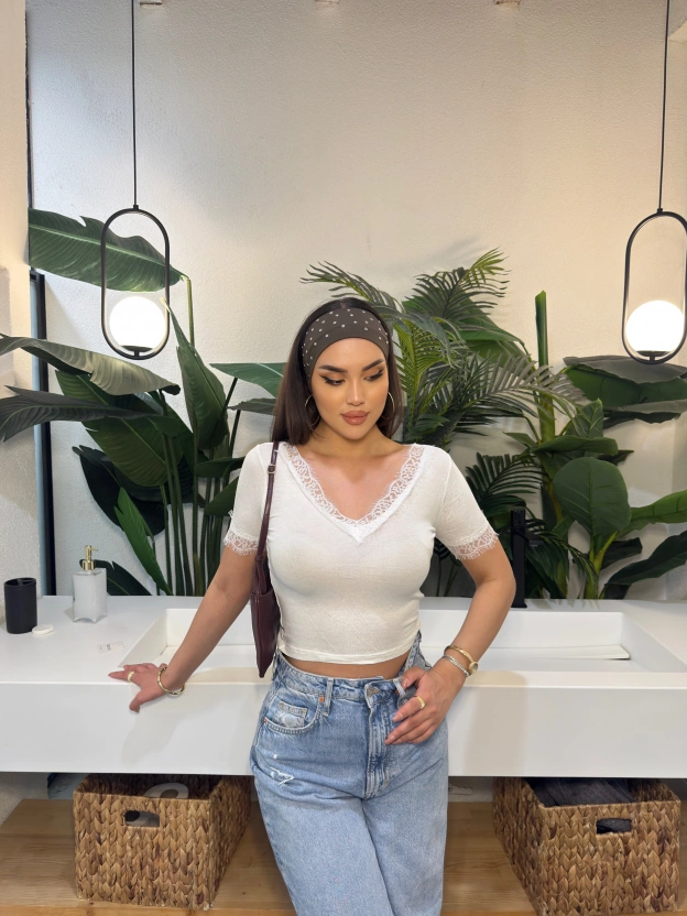 Beyaz Transparan V Yaka Kısa Kol Dantel Bluz