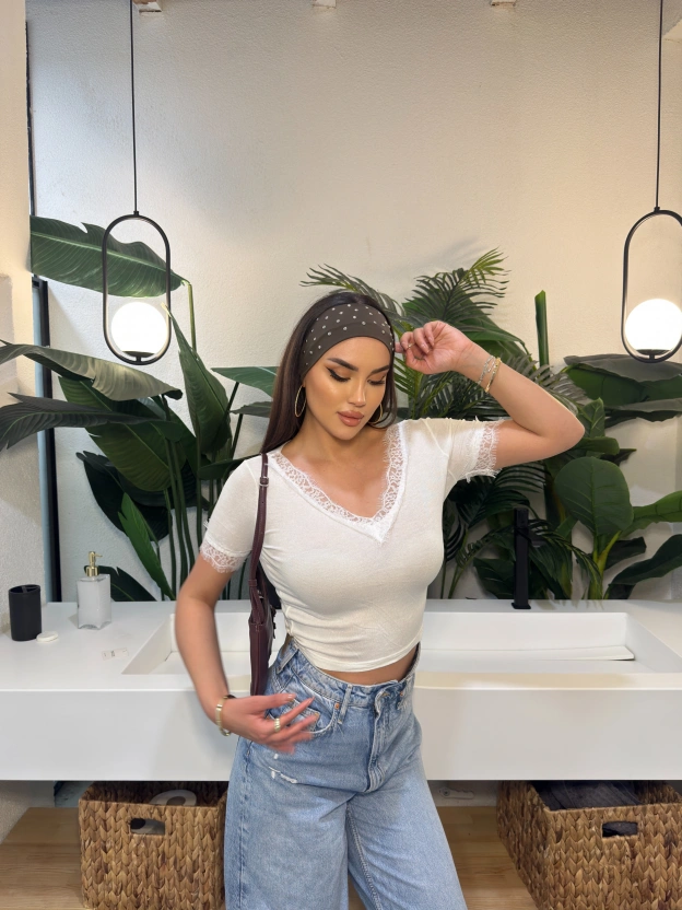 Beyaz Transparan V Yaka Kısa Kol Dantel Bluz