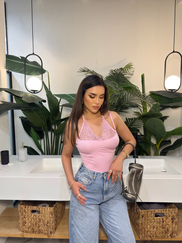 Pembe Zra Dantel Detay Bodysuit