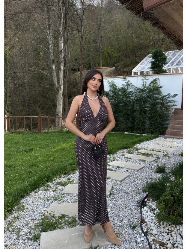 Kahverengi Boyundan Bağlamalı Puantiyeli Uzun Elbise