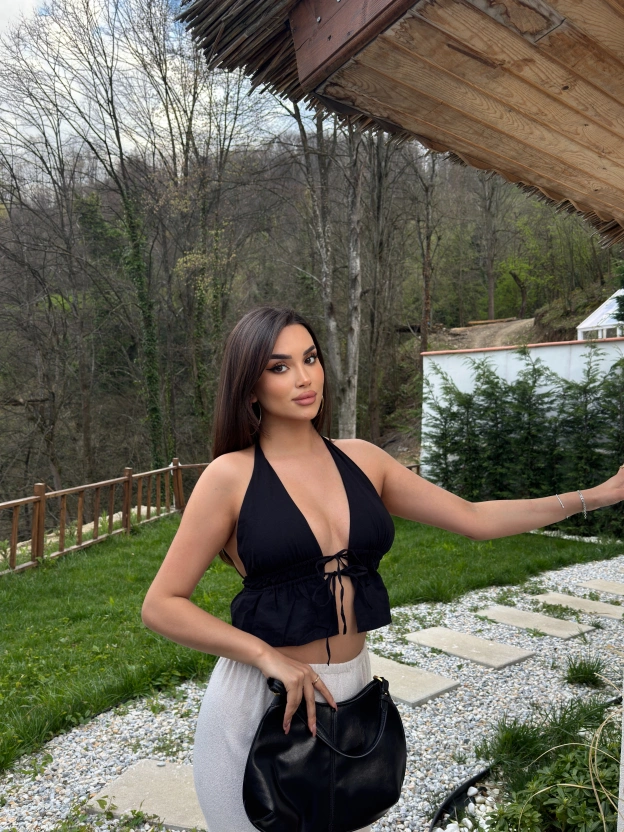 Siyah Keten Tasarım Fiyonk Bluz