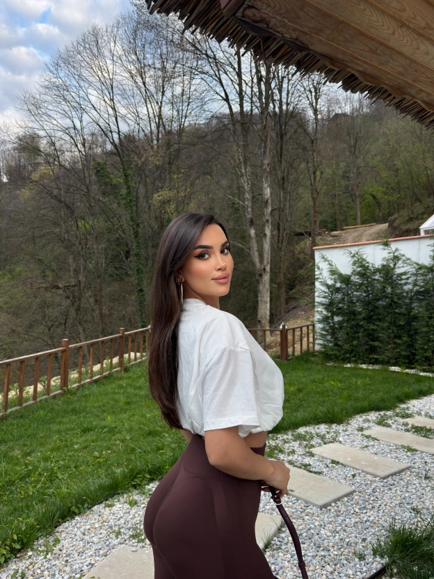 Beyaz Nakışlı Balon Crop Top