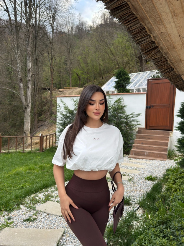 Beyaz Nakışlı Balon Crop Top