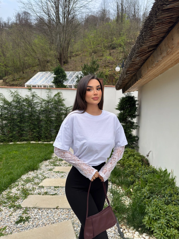 Beyaz Kolları Güpürlü Tshırt