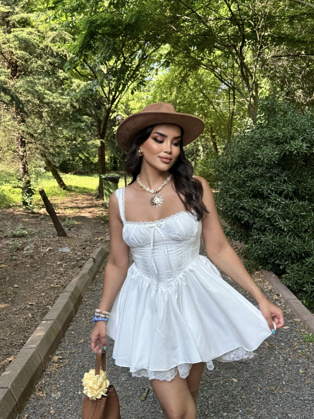 Beyaz Dantel Detay Askılı Prenses Elbise