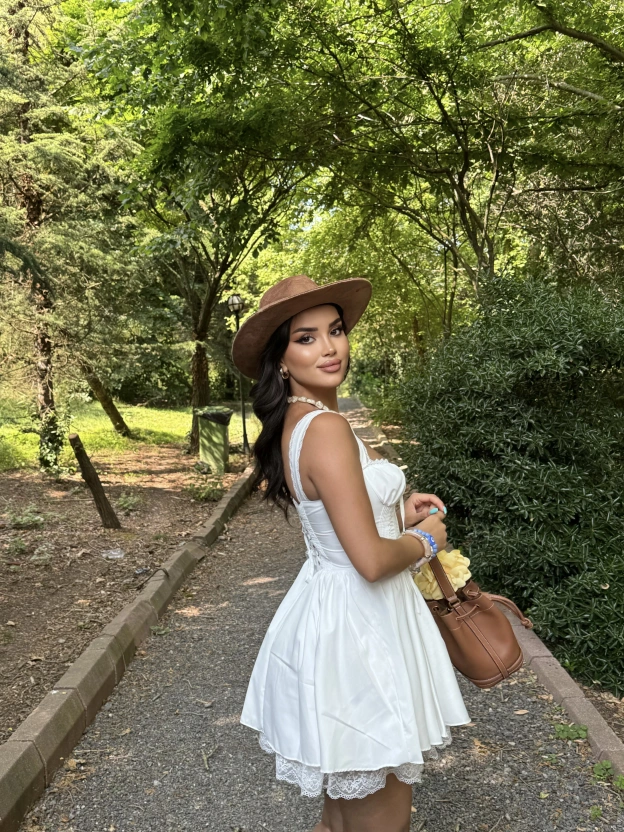 Beyaz Dantel Detay Askılı Prenses Elbise