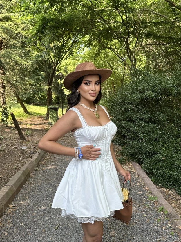 Beyaz Dantel Detay Askılı Prenses Elbise