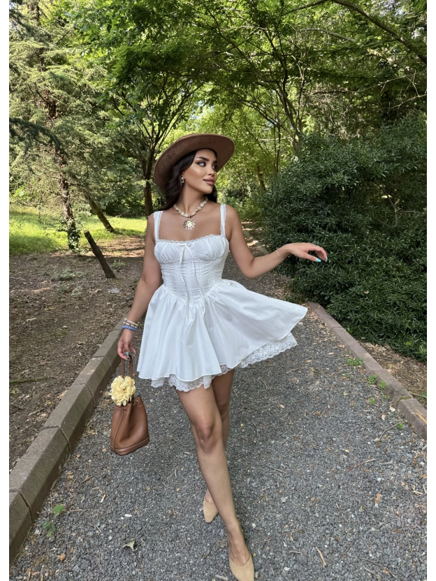 Beyaz Dantel Detay Askılı Prenses Elbise