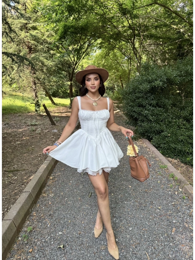 Beyaz Dantel Detay Askılı Prenses Elbise