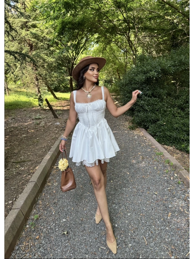 Beyaz Dantel Detay Askılı Prenses Elbise
