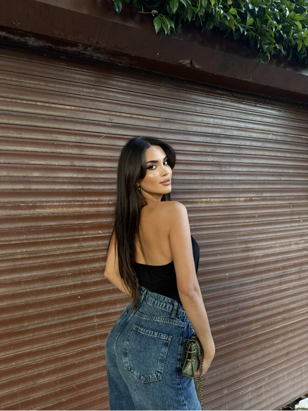 Siyah Boyun Aksesuarlı Bodysuit