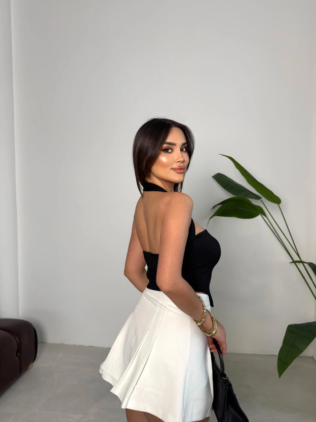 Siyah Asimetrik Kesim Crop Top