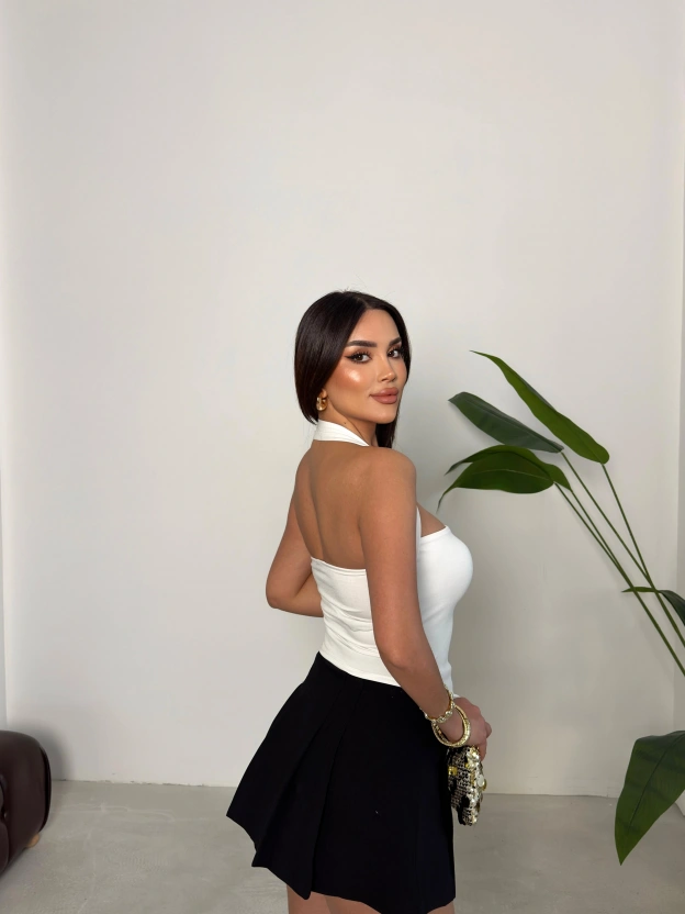 Beyaz Asimetrik Kesim Crop Top