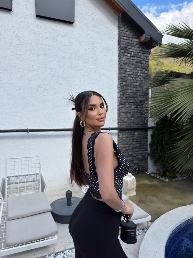 Siyah Puantiyeli Büstiyer