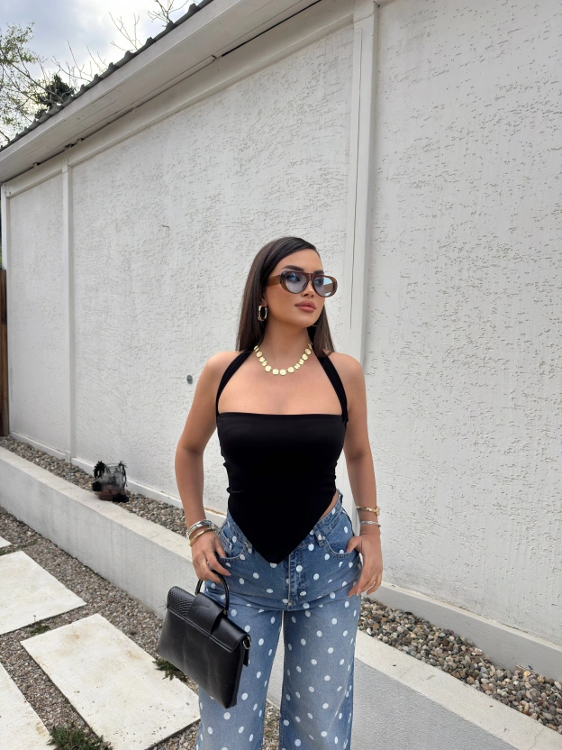 Siyah Asimetrik Kesim Crop Top
