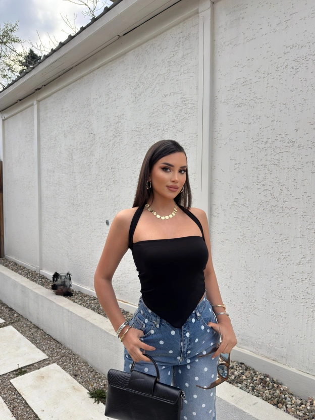 Siyah Asimetrik Kesim Crop Top