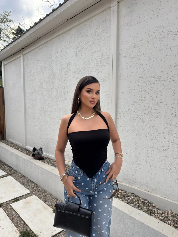 Siyah Asimetrik Kesim Crop Top