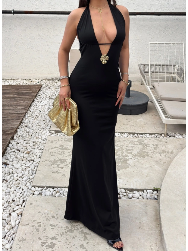 Siyah Aksesuarlı Sırt Detay Tasarım Elbise
