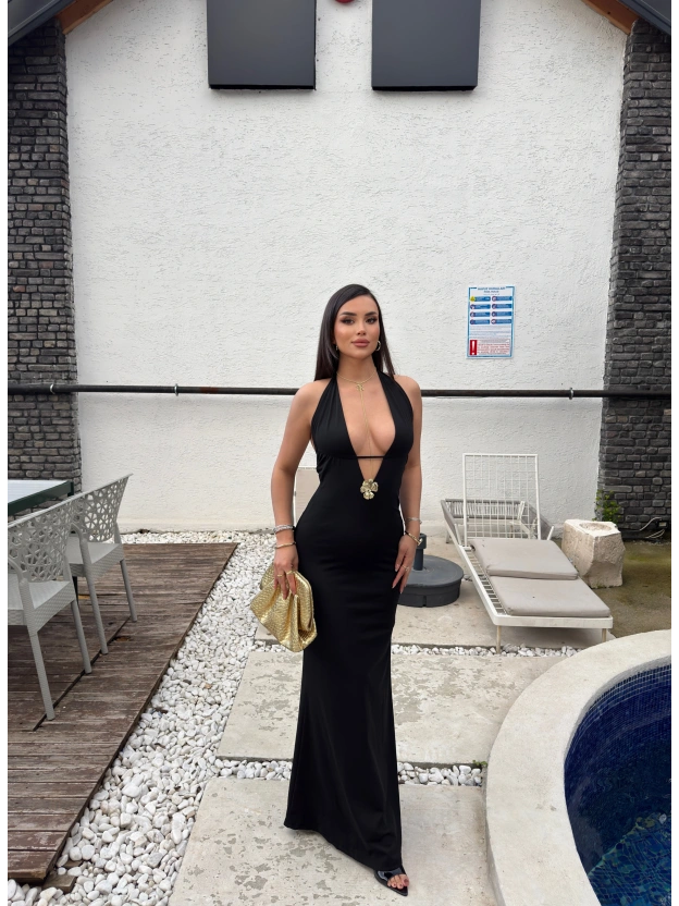 Siyah Aksesuarlı Sırt Detay Tasarım Elbise