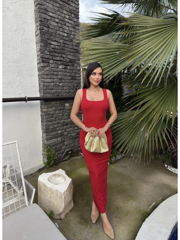 Kırmızı Sırt Çapraz Askılı Elbise