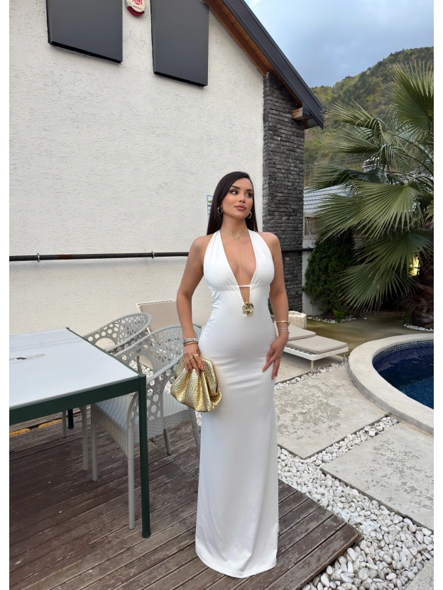 Beyaz Aksesuarlı Sırt Detay Tasarım Elbise