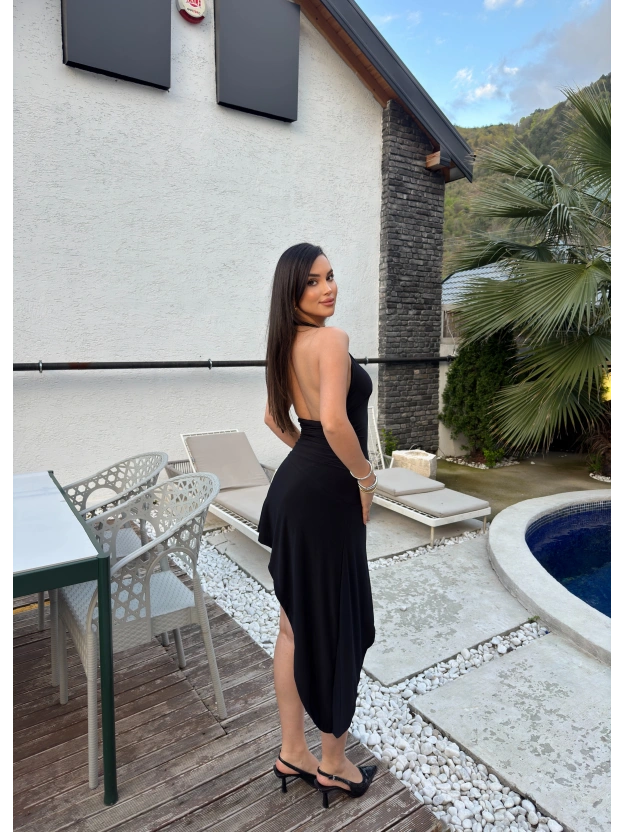 Siyah Boyundan Bağlamalı Asimetrik Elbise