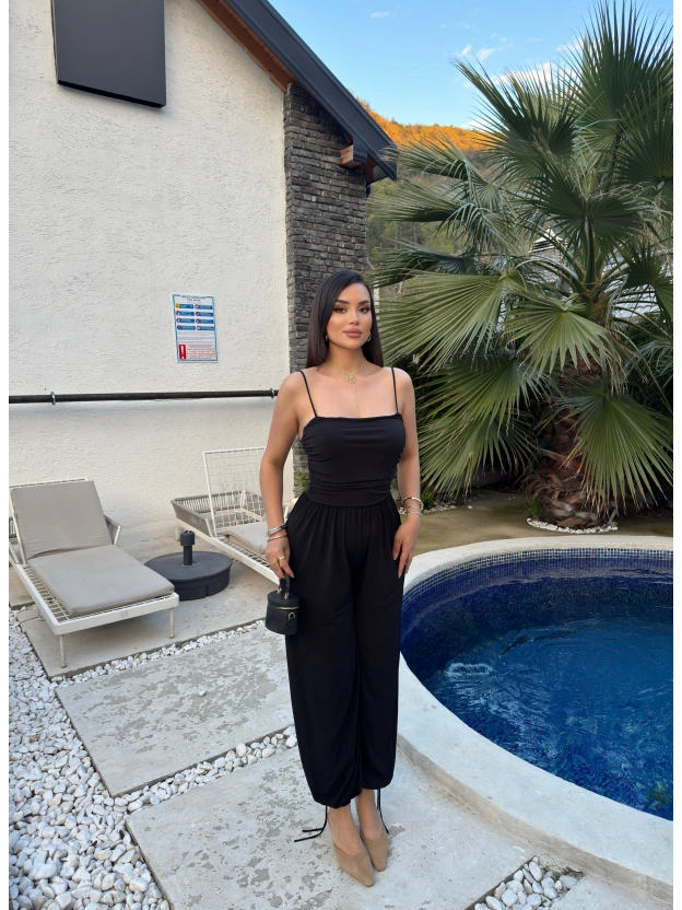 Siyah Lastikli Paça Askılı Tulum