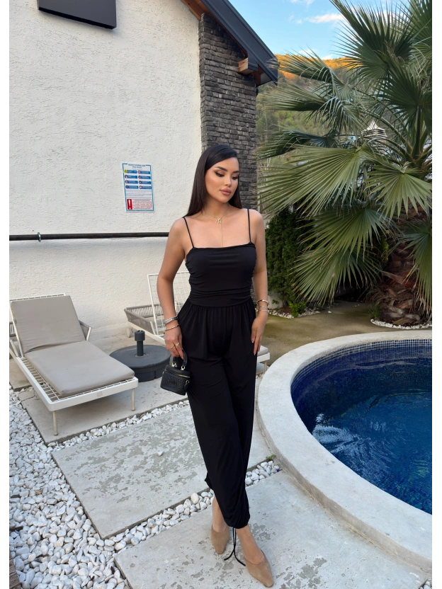 Siyah Lastikli Paça Askılı Tulum