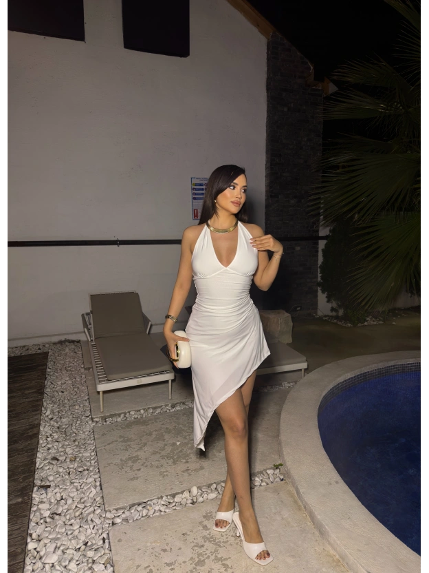 Beyaz Boyundan Bağlamalı Asimetrik Elbise